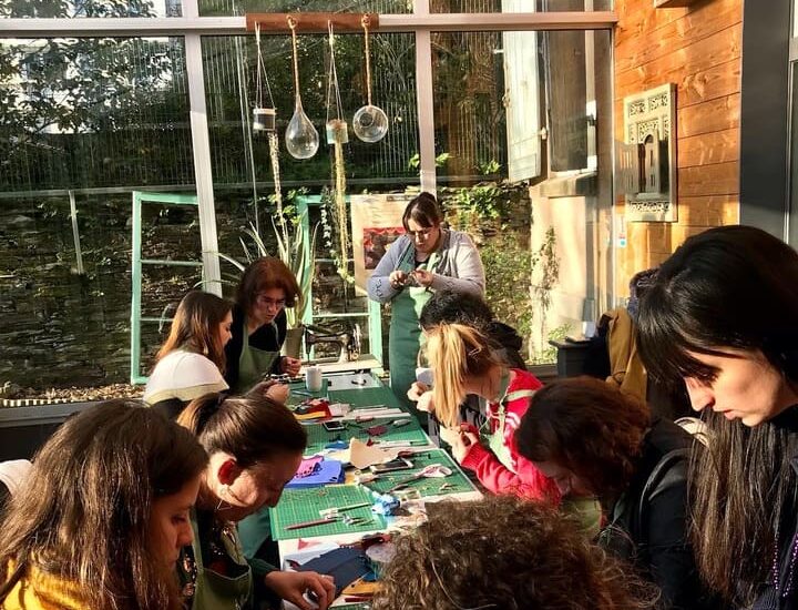 Atelier conception bijoux cuir à Angers
